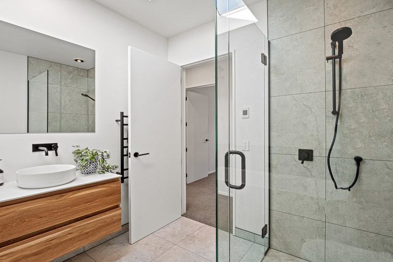 Photo of property in 18 Plough Street, Jacks Point, 9371