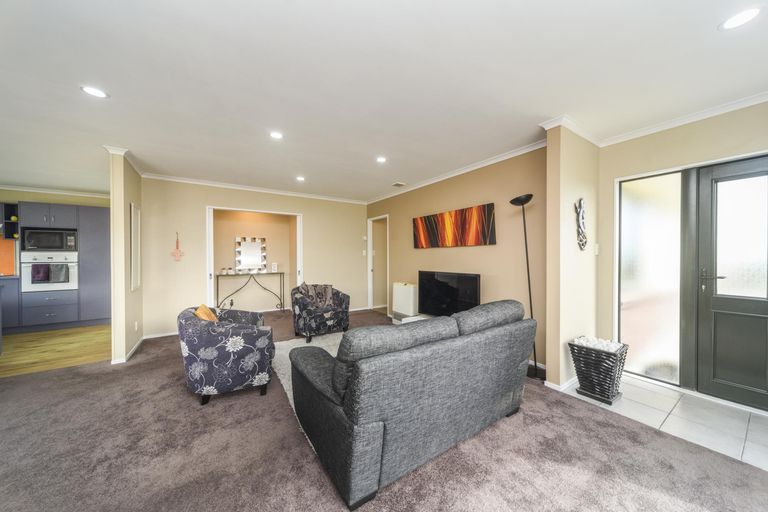 Photo of property in 115 Schnell Drive, Kelvin Grove, Palmerston North, 4414