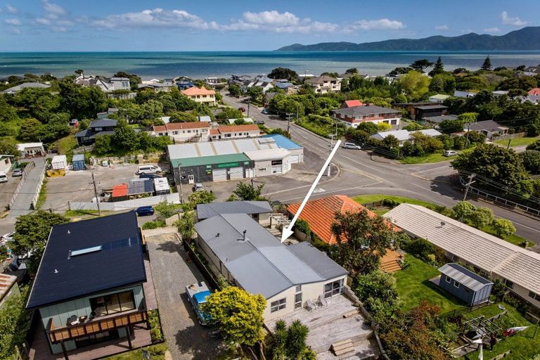 Photo of property in 104 Renown Road, Raumati South, Paraparaumu, 5032
