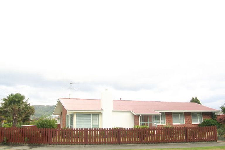 Photo of property in 17 Redwood Street, Elderslea, Upper Hutt, 5018