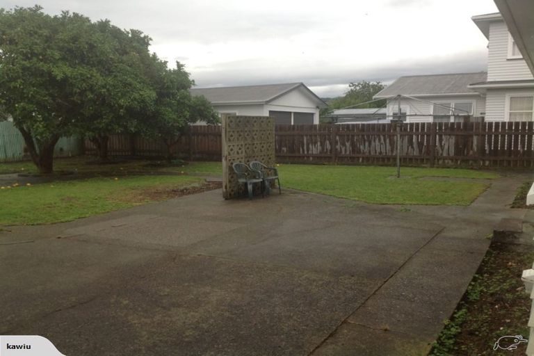 Photo of property in 9 Ross Street, Levin, 5510