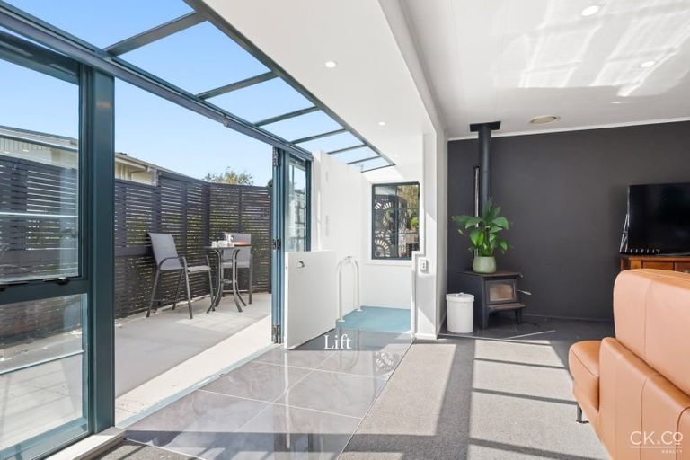 Photo of property in 10 Dowling Grove, Silverstream, Upper Hutt, 5019