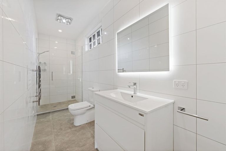 Photo of property in 1/25 James Evans Drive, Northcote, Auckland, 0627