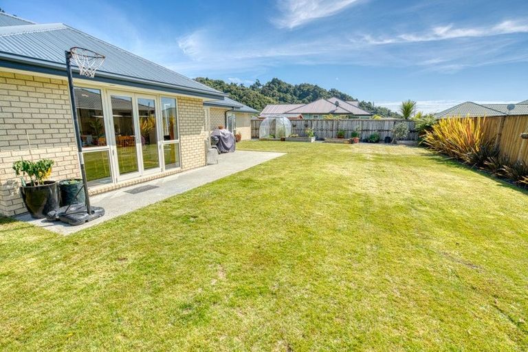 Photo of property in 16 Ridgeway Drive, Greymouth, 7805