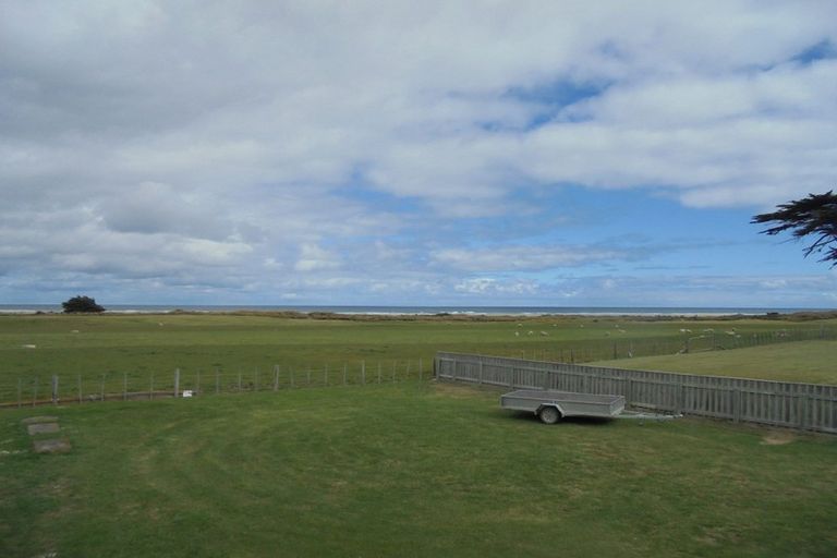 Photo of property in 85 Seaview Road, Herbertville, 4970