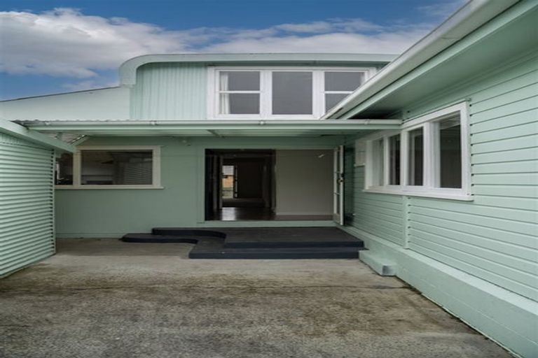 Photo of property in 120 Massey Street, Frankton, Hamilton, 3204