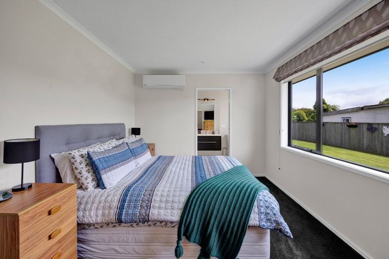 Photo of property in 13 Karaka Street, Merrilands, New Plymouth, 4312