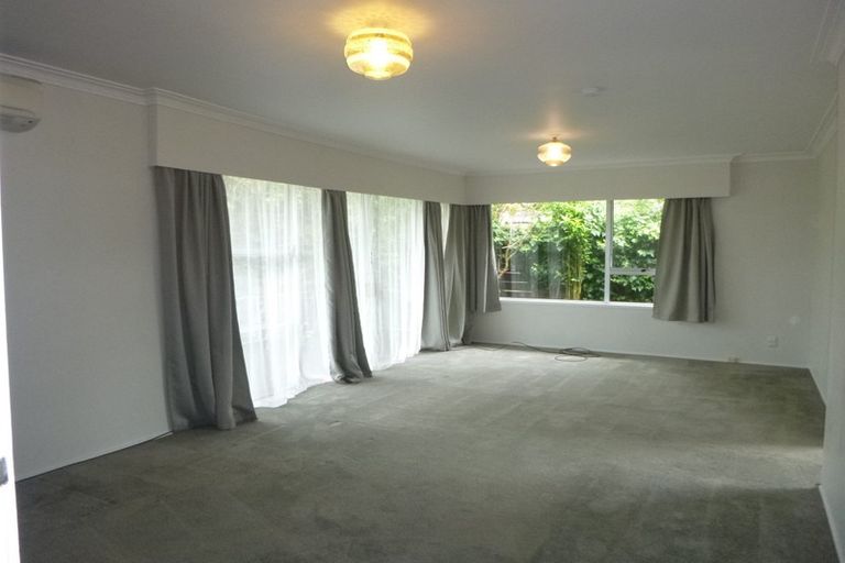 Photo of property in 42 James Evans Drive, Northcote, Auckland, 0627