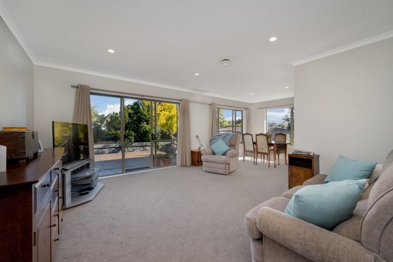 Photo of property in 26 Gillett Place, Botany Downs, Auckland, 2014