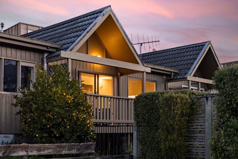 Photo of property in 556b Peninsula Road, Kelvin Heights, Queenstown, 9300