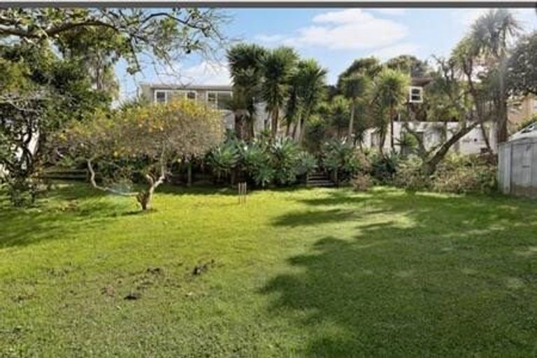 Photo of property in 88 Chivalry Road, Glenfield, Auckland, 0629