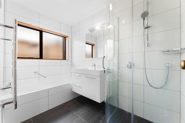 Photo of property in 1/66 Picasso Drive, West Harbour, Auckland, 0618