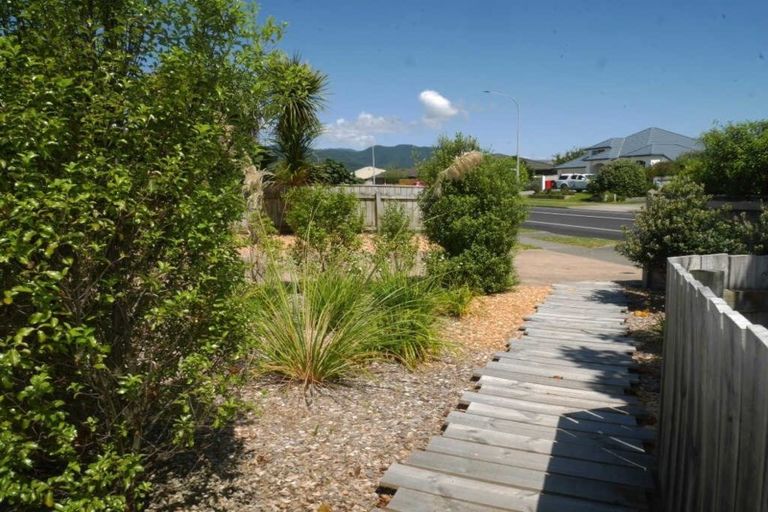 Photo of property in 127 Guildford Drive, Paraparaumu Beach, Paraparaumu, 5032