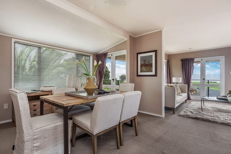 Photo of property in 85 Kiwi Esplanade, Mangere Bridge, Auckland, 2022