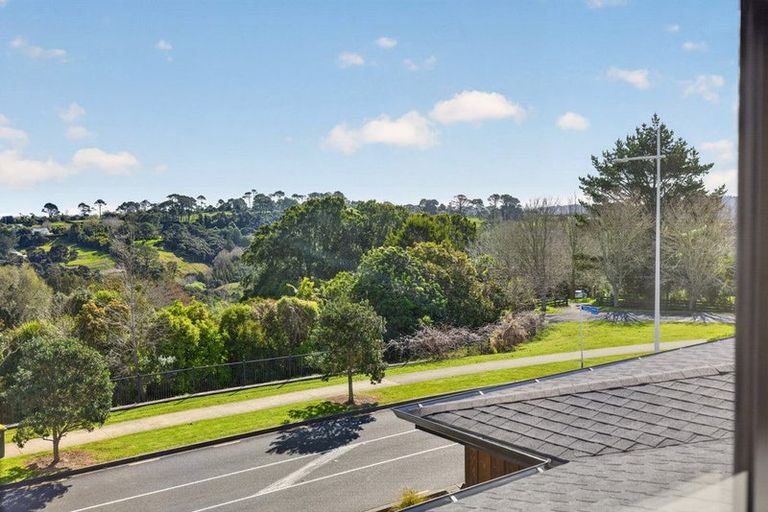 Photo of property in 1 Taku Close, Long Bay, Auckland, 0630