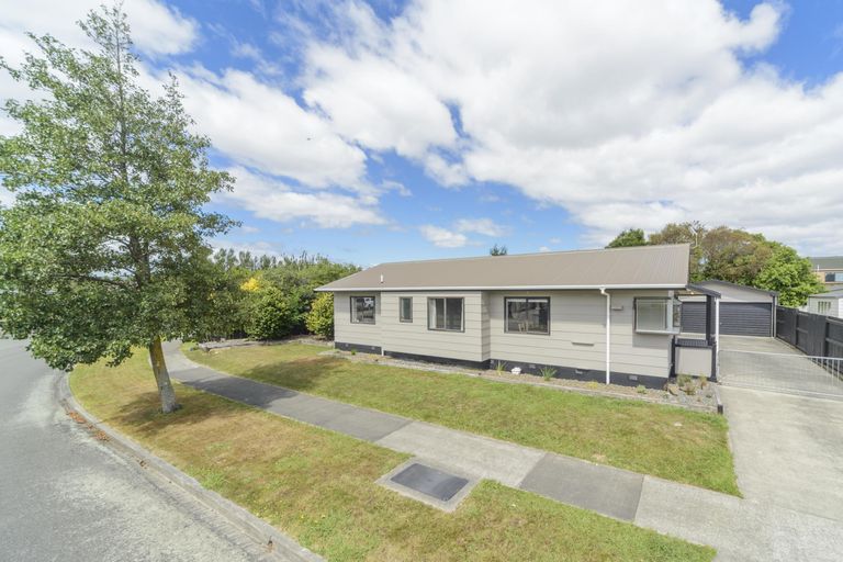 Photo of property in 73 Hillcrest Drive, Kelvin Grove, Palmerston North, 4414