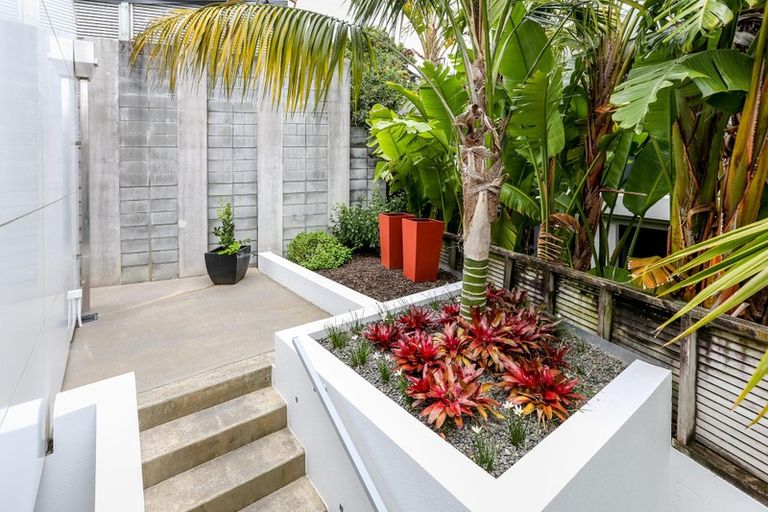 Photo of property in 118 Pendarves Street, New Plymouth, 4312