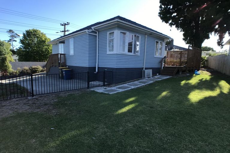 Photo of property in 379a West Coast Road, Glen Eden, Auckland, 0602