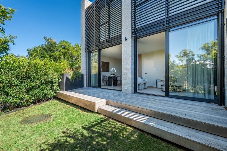 Photo of property in 21a Arahia Street, Northcote, Auckland, 0627