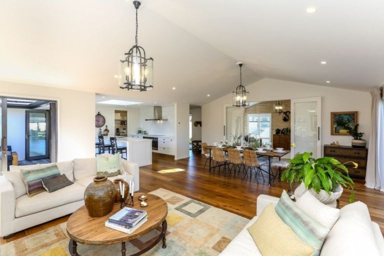 Photo of property in 1 Tupare Place, Highlands Park, New Plymouth, 4312