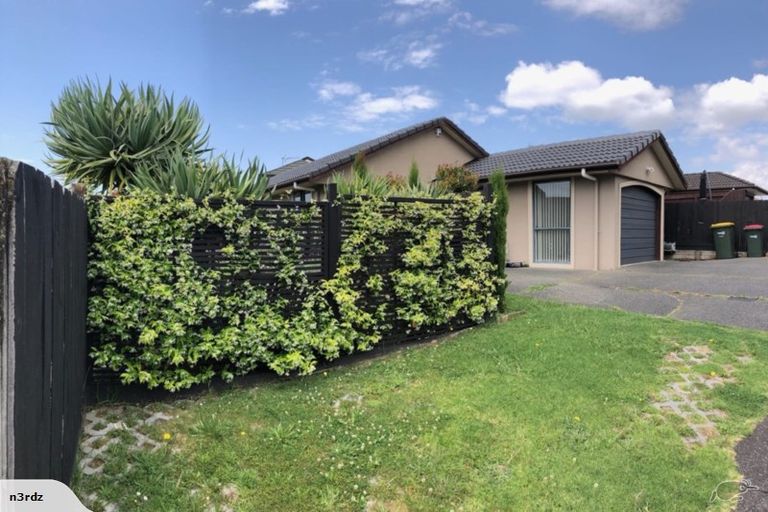 Photo of property in 22 Zefiro Drive, Massey, Auckland, 0614