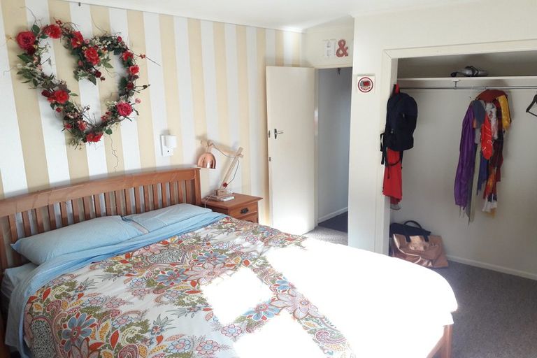 Photo of property in 11 Te Pari Pari Road, Pukerua Bay, 5026