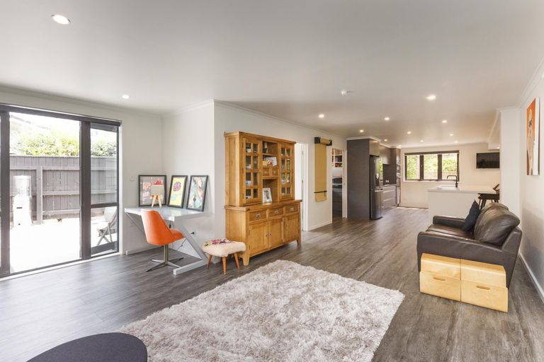 Photo of property in 2 Huata Place, West End, Palmerston North, 4412