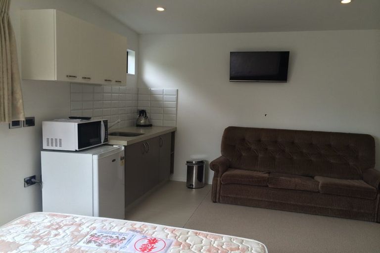 Photo of property in 34 House Avenue, Mangere Bridge, Auckland, 2022