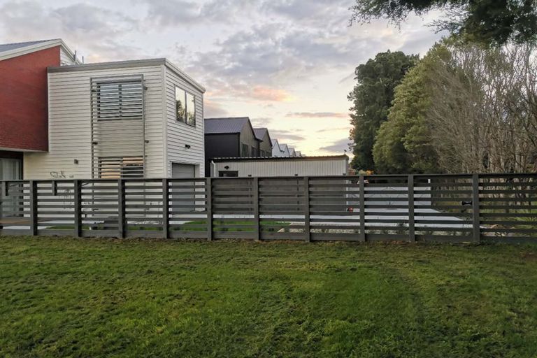 Photo of property in 3 Yellow Pear Lane, Karaka, 2578