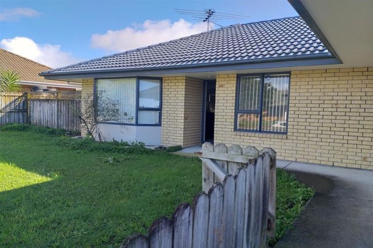 Photo of property in 6 Frank Bunce Grove, Flat Bush, Auckland, 2019