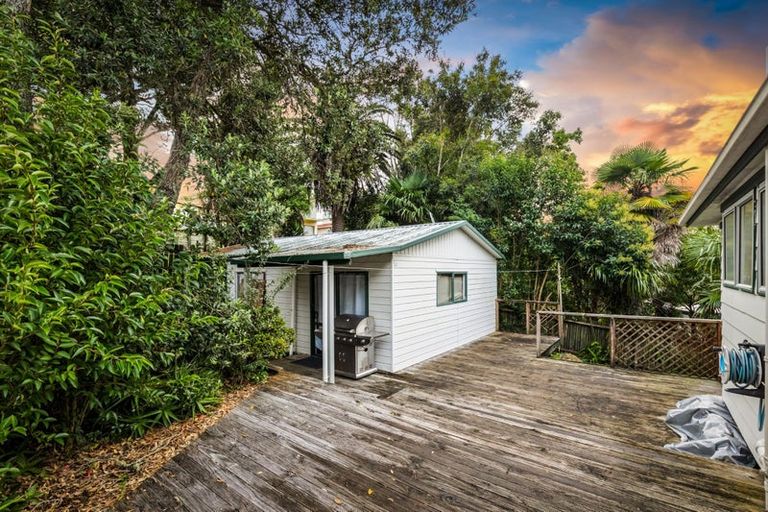 Photo of property in 11 Kilcar Place, Massey, Auckland, 0614