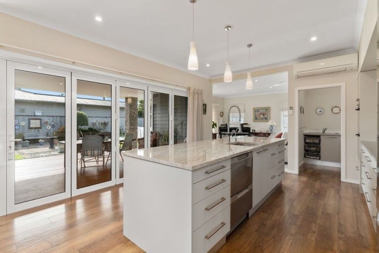 Photo of property in 2 Dixon Street, Carterton, 5713