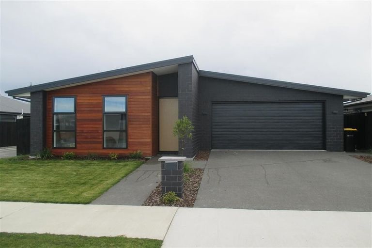 Photo of property in 28 Chatsworth Avenue, Rangiora, 7400
