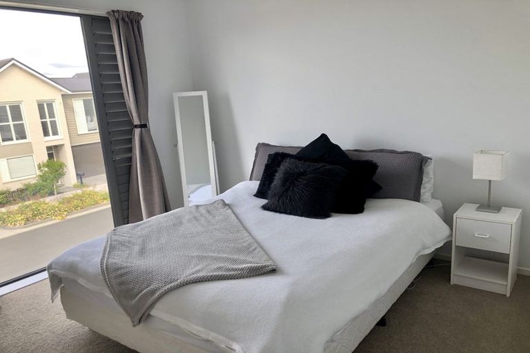 Photo of property in 16 Shelduck Way, Hobsonville, Auckland, 0616