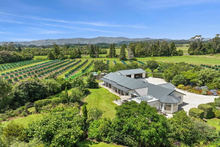 Photo of property in 120 Patons Rock Road, Patons Rock, Takaka, 7182