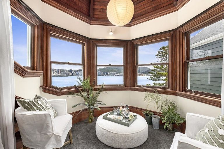 Photo of property in 320 Oriental Parade, Oriental Bay, Wellington, 6011
