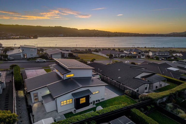 Photo of property in 17 John Burke Drive, Aotea, Porirua, 5024