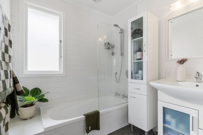 Photo of property in 101 Island Bay Road, Beach Haven, Auckland, 0626