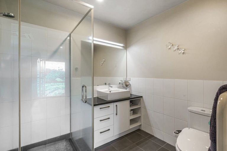 Photo of property in 29 Schopolo Place, Schnapper Rock, Auckland, 0632