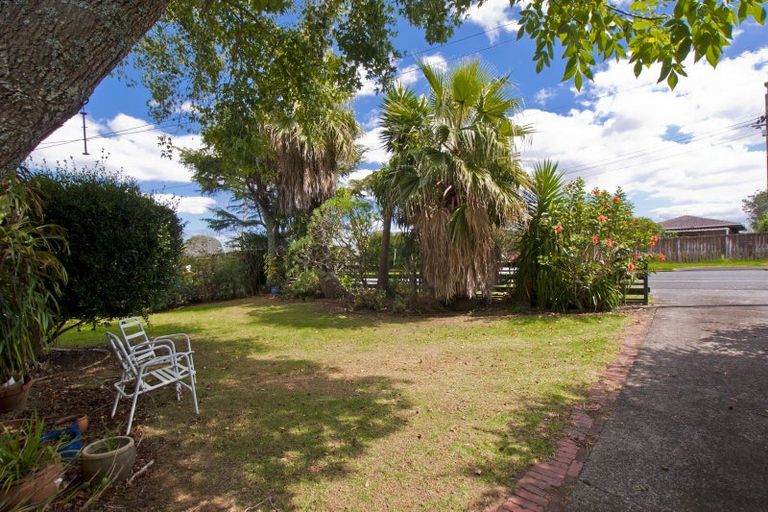 Photo of property in 53 Hutchinsons Road, Bucklands Beach, Auckland, 2014