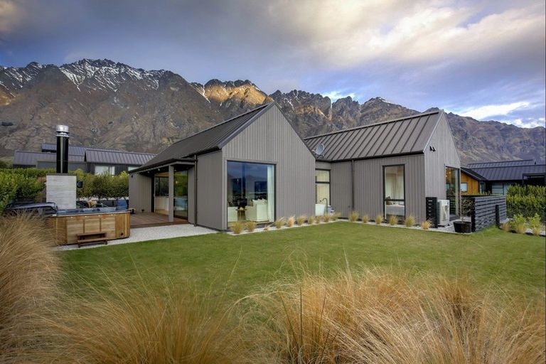 Photo of property in 32 Falconer Rise, Jacks Point, Queenstown, 9371