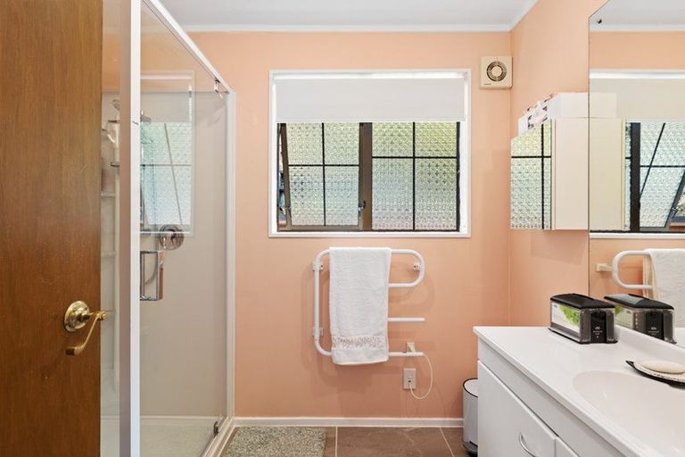 Photo of property in 52 Hathaway Avenue, Karori, Wellington, 6012