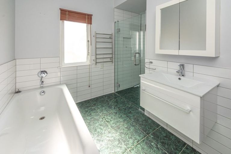 Photo of property in 68 Oakland Avenue, Saint Johns Hill, Whanganui, 4500