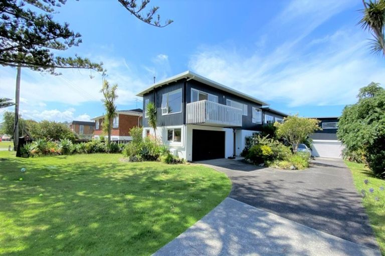 Photo of property in 1/29 Rangitoto Terrace, Milford, Auckland, 0620