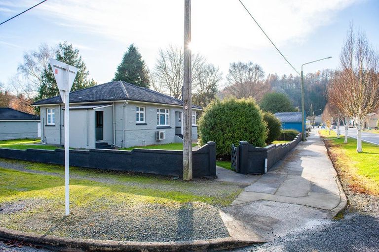 Photo of property in 12 Whitehaven Street, Lawrence, 9532