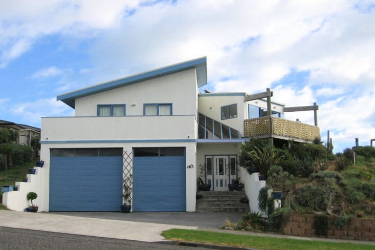 Photo of property in 176 Weggery Drive, Waikanae Beach, Waikanae, 5036