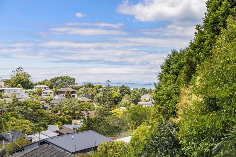 Photo of property in 5 Honeysuckle Lane, Mairangi Bay, Auckland, 0630