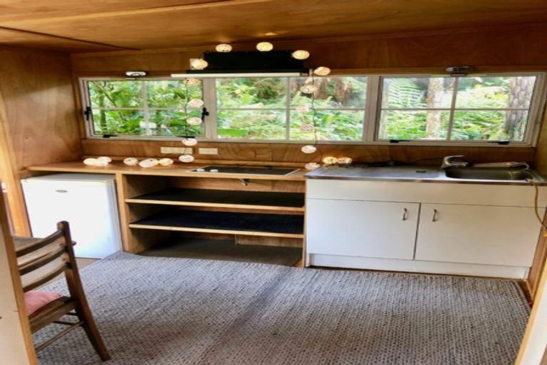 Photo of property in 23 Rimu Road, Oratia, Auckland, 0604