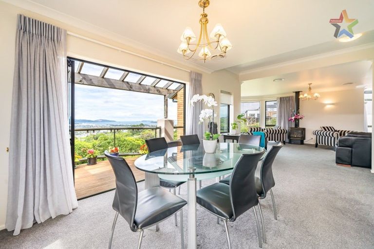 Photo of property in 11 Meadowbank Drive, Belmont, Lower Hutt, 5010