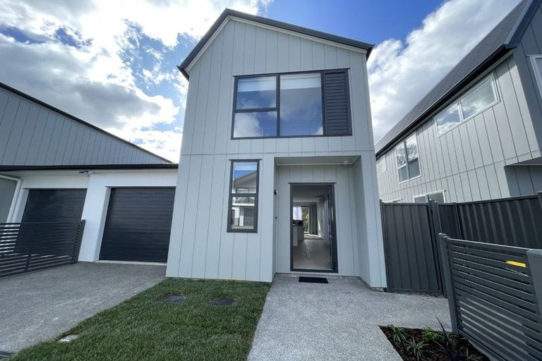 Photo of property in 18 Koreke Close, Kenepuru, Porirua, 5022